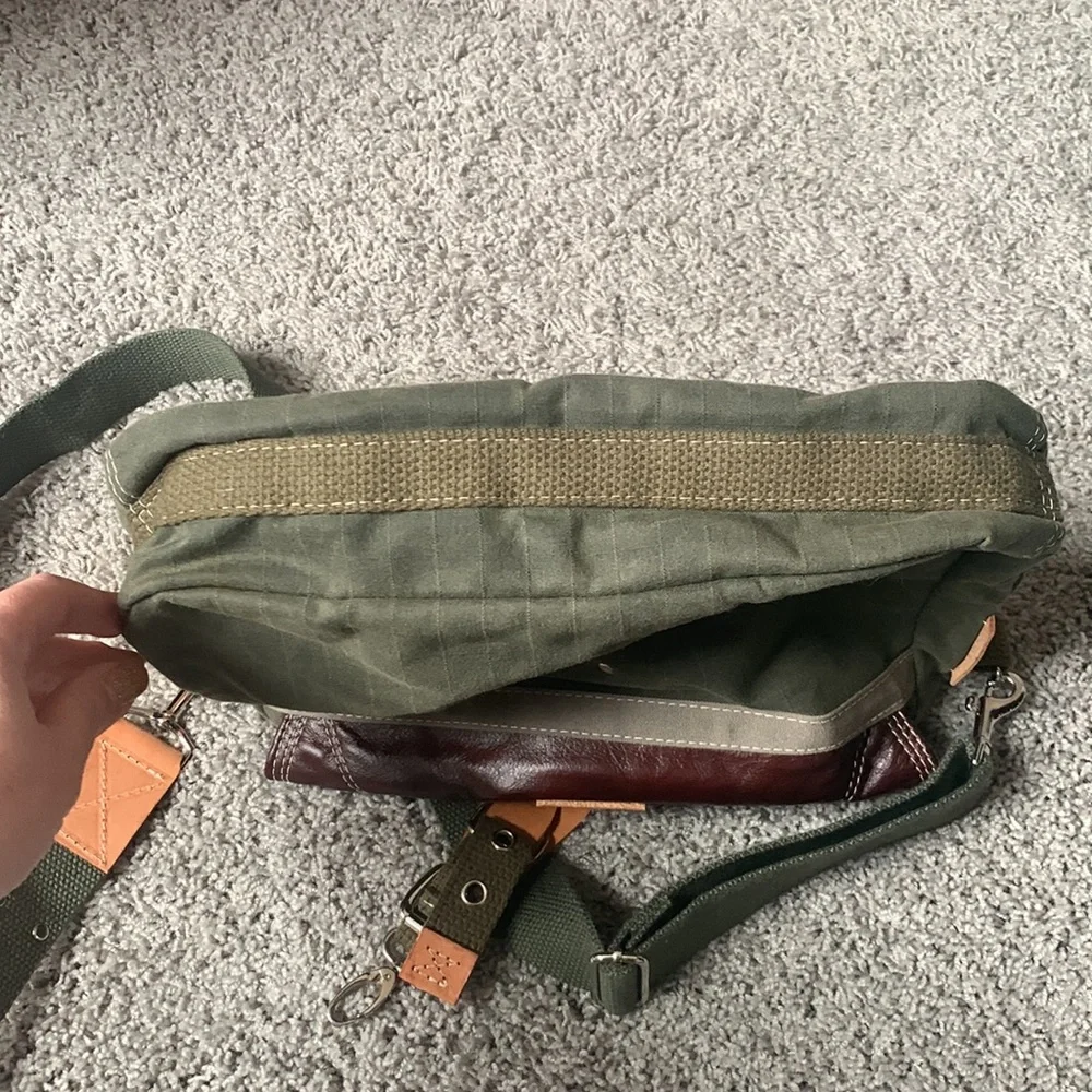 Alex M. Lynch Messenger Crossbody